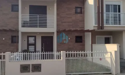 Bela Casa Localizada no Bairro Areias de Palhocinha, em Garopaba, Ótima Localização!