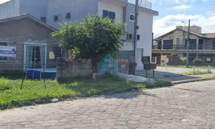 Terreno a 900 m da praia central de garopaba, no centro da cidade!