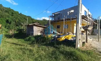 Imóvel Próximo à Praia da Barra, Localizado no Bairro Encantada, em Garopaba!