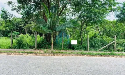 Ótimo terreno localizado a 1,5 km da praia da barra, bairro encantada, em garopaba!