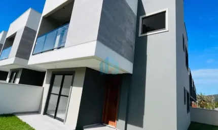 Bela Casa Localizada no Bairro Ferraz, em Garopaba!