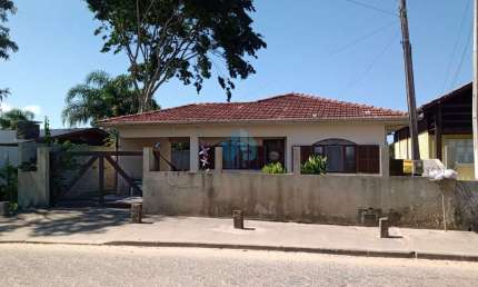 Casa de Frente p/ Lagoa, Bairro Ibiraquera, a 4,5 km da Praia do Rosa!