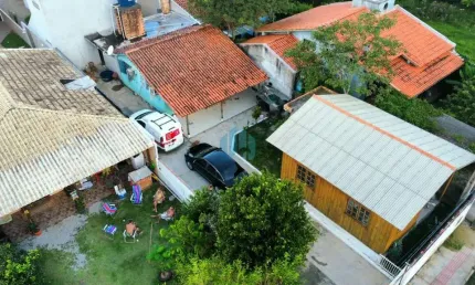 Duas Casas em Terreno, Bairro Pinguirito, a Próximo do Centro e de Todo o Comércio, em Garopaba!