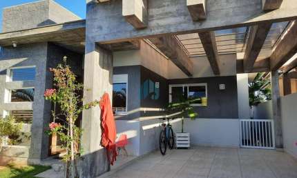 Linda Casa de Alvenaria Localizada no Bairro Areias de Palhocinha, em Garopaba!