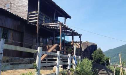 Casa em Amplo Terreno Localizada no Bairro Ressacada, em Garopaba.