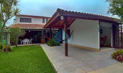Bela Casa Localizada no Bairro Ferraz, à 200 m da Praia do Central e Próxima do Centro de Garopaba!