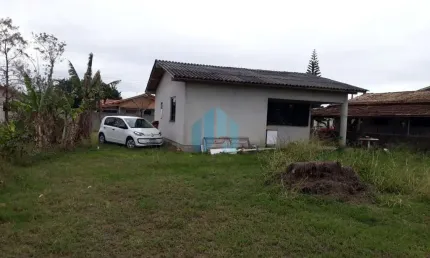 Casa a 300 m da BR 101, Localizada no Bairro Araçatuba, em Imbituba.