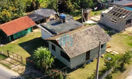 Terreno com Duas Casas, Excelente p/ Investimento, Bairro Areias de Macacu, em Garopaba!
