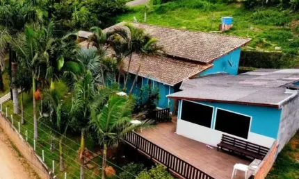 Duas Casas com Deck com Vista para Lagoa e Mar, Localizadas no Bairro Costa de Macacu, em Garopaba!