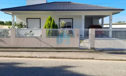 Casa a Poucos Minutos do Centro, Ambrósio | Garopaba - SC