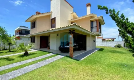 Bela Casa Localizada no Loteamento Quinta dos Açores, Ambrósio | Garopaba - SC