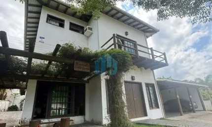 Bela Casa de Alto Padrão com Piscina, Toda Mobiliada, Praia do Rosa | Imbituba - SC