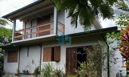 Bela Casa a 1,5 km da Praia Central, Areias de Macacu | Garopaba - SC