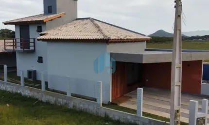 Bela Casa Nova com Bela Vista para Montanhas, Ressacada | Garopaba - SC
