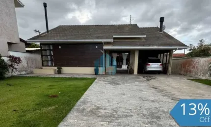 Bela casa térrea com amplo quintal, a poucos minutos do centro da cidade, areias de palhocinha | garopaba - sc