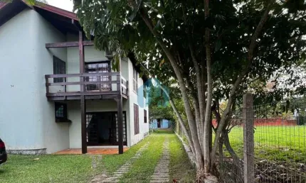 Casa a 150 m da praia (aprox.), próxima ao camping lagoa mar, centro | garopaba - sc