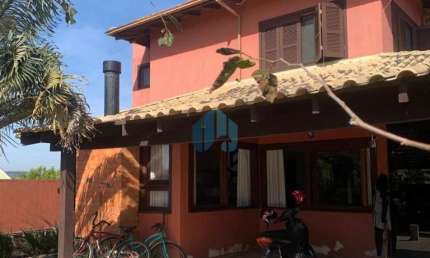 Linda Casa a Apenas 5 km do Centro da Cidade, no Loteamento Pedra Branca, Areias de Palhocinha | Garopaba - SC