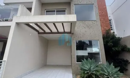 Linda Casa a 2 km do Centro e Praia Central, Próxima de Todo Comércio, Ferraz | Garopaba - SC
