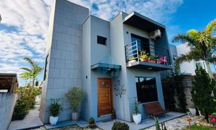 Lindo Sobrado Próximo a Entrada da Ferrugem, com Fácil Acesso ao Centro da Cidade, Palhocinha | Garopaba - SC