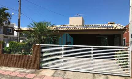 Bela Casa a Aprox. 3 km da Praia Central, Ambrósio | Garopaba - SC