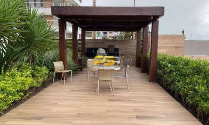 Apartamento 120m² para locação de temporada, pé na areia por R$40.000,00.