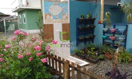 Venda de Casa de 2 Quartos na Praia de Fora, Palhoça-SC: 1 Sala, 1 Banheiro, 2 Vagas de Garagem e 65m² de Área.