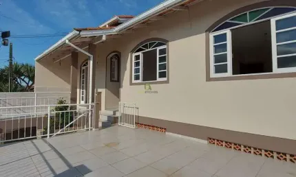 Casa para venda em são José com 03 quartos 02 banheiros 03 vagas cobertas