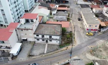 Prédio com 4 salas à venda no Barreiros, São José 