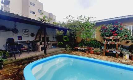 CASA  FINANCIÁVEL COM 4 DORMITÓRIOS E PISCINA EM SÃO JOSÉ FLORIANÓPOLIS