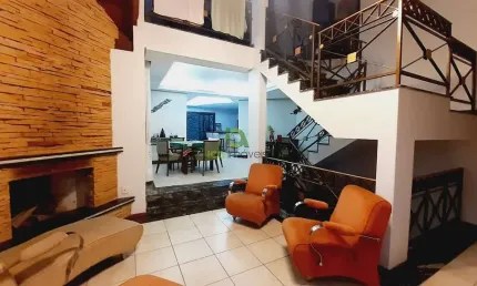 Casa espetacular com piscina e aquecimento solar em florianópolis