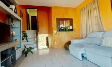 Casa para venda na serraria em são josé, com 03 quartos sendo 01 suite com varanda.
