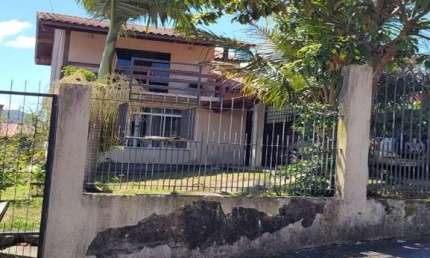 Casa dos sonhos! 3 dormitórios, suíte com hidromassagem, móveis planejados. Área de lazer com churrasqueira. Próximo a tudo!'