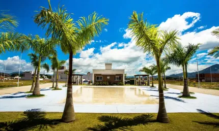 TERRENO em condomínio na grande Florianópolis, com escritura, pronto para construir, perto do centro