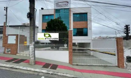 Sala ampla em barreiros de 70 m² com estacionamento