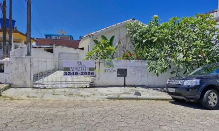 Terreno  com casa de madeira e edícula em barreiros são josé sc