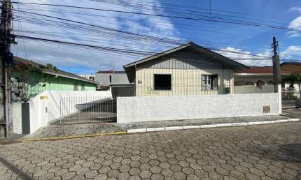 Casa com 3 quartos para alugar no Aririu, Palhoça 