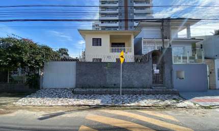 Casa com 4 quartos para alugar no Barreiros, São José 