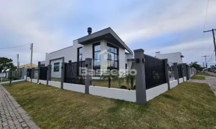 Casa nova nunca habitada com 3 quartos no centro de imbé