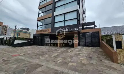Apartamento mobiliado e decorado próximo do mar com Suíte