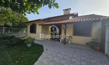 Excelente imóvel em nova tramandaí com 3 quartos e 2 frentes