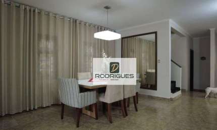 Sobrado a venda com 437 m², Vila Lucinda, Santo André/SP.