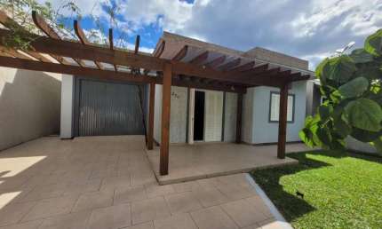 VENDA - CASA COM 2 DORMITÓRIOS NO BAIRRO ALDEIA DA LAGOA EM TRAMANDAÍ