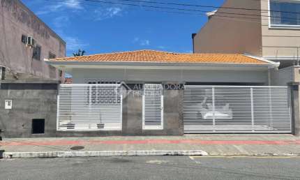 Casa com 3 quartos à venda na Rua 2350, 1419, Centro, Balneário Camboriú, 126 m2 por R$ 1.900.000
