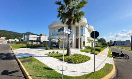 Casa em condomínio fechado com 3 quartos à venda na Rua Ivo José Rebello, 610, Santa Regina, Camboriú, 237 m2 por R$ 3.990.000