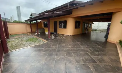 Casa com 3 quartos à venda na MANOEL CAMPOS BICUDO, 83, Nova Esperança, Balneário Camboriú, 197 m2 por R$ 1.590.000
