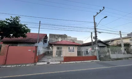 Casa com 4 quartos à venda na Rua Goiás, 348, Estados, Balneário Camboriú, 110 m2 por R$ 742.000