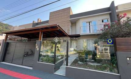 Casa com 4 quartos à venda na Rua Alexandre Alexius Reiser, 160, Ressacada, Itajaí, 280 m2 por R$ 2.650.000