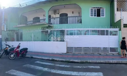 Casa com 3 quartos à venda na Rua 2000, 863, Centro, Balneário Camboriú, 230 m2 por R$ 2.000.000