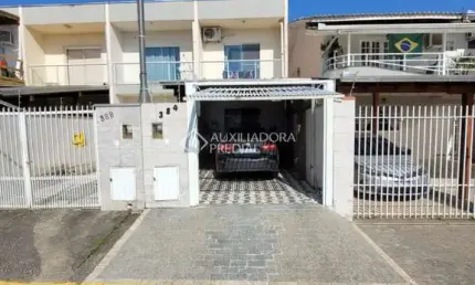 Casa com 2 quartos à venda na Cabul, 384, Santa Regina, Camboriú, 80 m2 por R$ 480.000