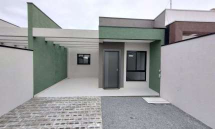 Casa excelente à venda no bairro Cruzeiro, em São José dos Pinhais. Possui 3 quartos, sendo uma suí